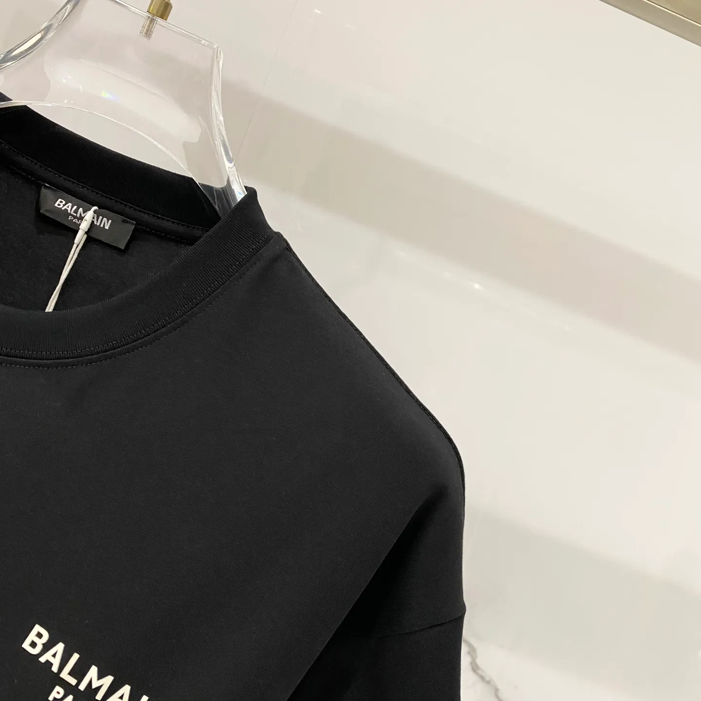 BALMAIN/Balmain-Pure cotton gram round neck T-shirt Classic simple silicone letter small label LOGO embossed logo Pure quality original fabric 100% cotton Versatile fashion light luxury trend tag collar label wash three labels complete Size: XS-L Color: Black. White. Green. Khaki color. Royal Blue color
